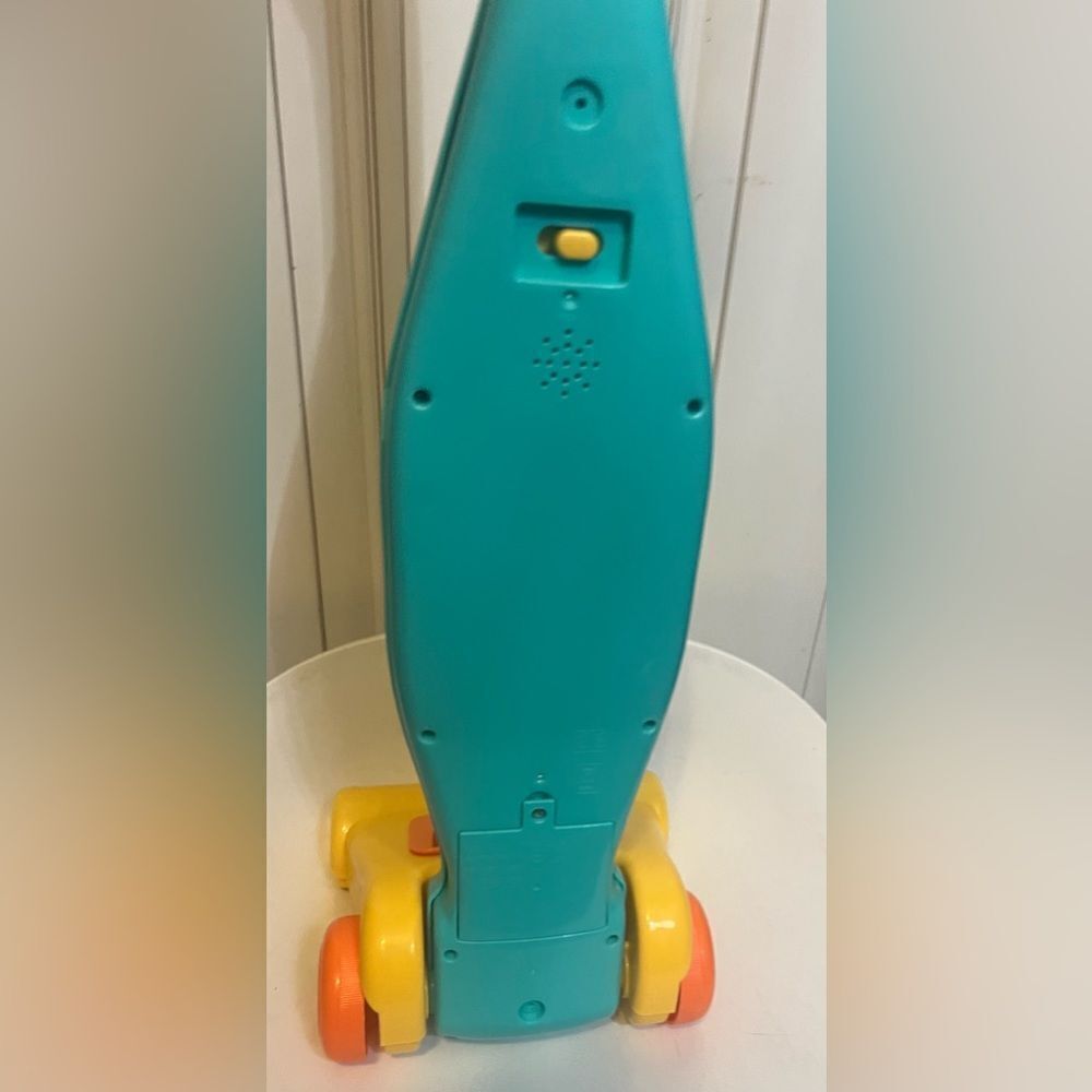Toy Vacuum Cleaner for Kids, Electric Kids Play Vacuum with Lights, Realistic So